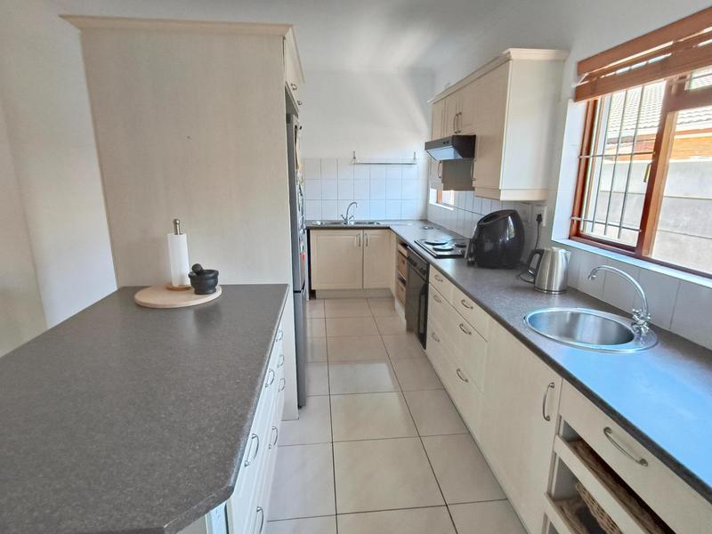 To Let 4 Bedroom Property for Rent in Welgelegen Western Cape